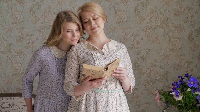 Летнее платье Татьяна (гп-065) Цвет: бежевый и голубой в мелкий цветок