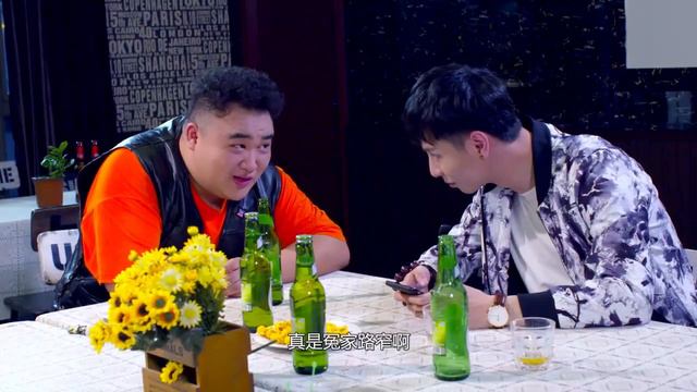 大学生刚刚走进社会，难免遇见一些挫折 смотреть онлайн