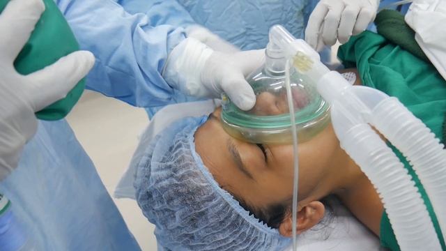 Putting a Girl into Deep Sleep - General Anesthesia смотреть онлайн