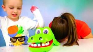 КРОКОДИЛ ЧЕЛЛЕНДЖ Крокодил откусил нам пальцы и Руки - CROCODILE DENTIST TOY CHALLENGE GAME