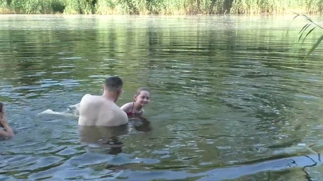 Семейный отдых в лесу на речке | Спасаемся от жары | Скорняковы смотреть онлайн