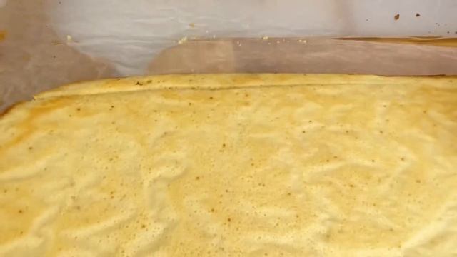 Нежнейший Медовый рулет. Идеальная замена торту. 30 минут вместе с выпечкой и готово. смотреть онлайн