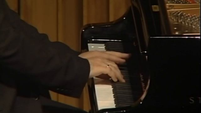 Mozart. Sonata in C major K 330 (Alexey Chernov, piano). Моцарт. Соната до мажор (№10), А. Чернов смотреть онлайн