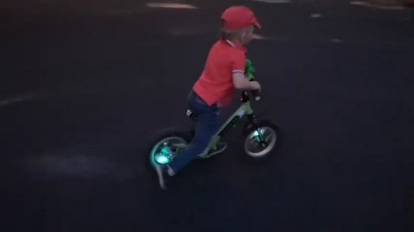 Новинка! Беговел с ревом мотора и светящимися колесами Small Rider Roadster AIR PLUS (NB)