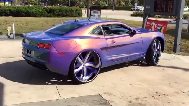 Два Camaro на огромных шикарных дисках смотреть онлайн