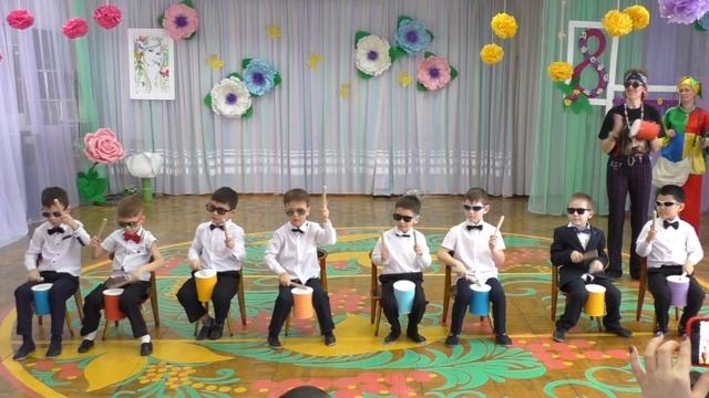 "We Will Rock You" ритмическая композиция (танец мальчиков с барабанами)? смотреть онлайн