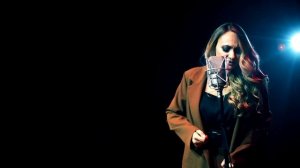 КАК ЖЕ ОНА ПОЁТ, ТОЛЬКО ПОСЛУШАЙ !!! Я ошибалась