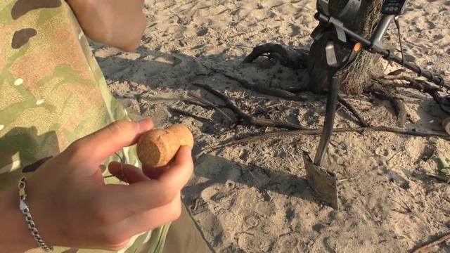 НАШЛИ КОШЕЛЕК НА ПЛЯЖЕ! ОТКРЫЛИ И АФИГЕЛИ! смотреть онлайн