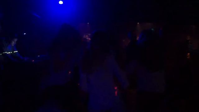 По субботам в FAMOUS BAR всегда жарко!!! Небольшой видеоотчёт!!! смотреть онлайн