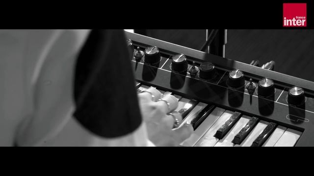 "Chanson for my depressed love", Pomme en live dans Pop Up ! смотреть онлайн