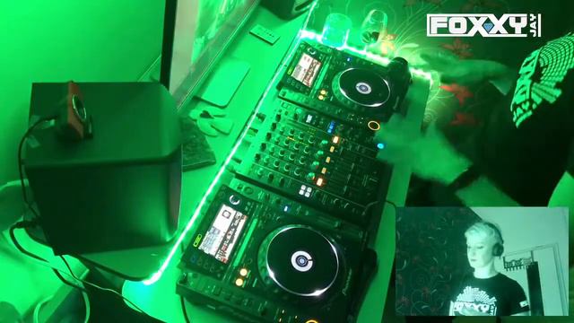 Livestream DJ FOxxy JAY смотреть онлайн