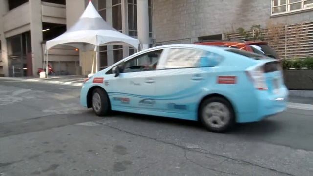 Toyota Prius Plug-in Hybrid смотреть онлайн