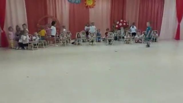 ТАНЦЕВАЛЬНАЯ ИГРА "КОТ И МЫШИ", МЛАДШАЯ ГРУППА смотреть онлайн
