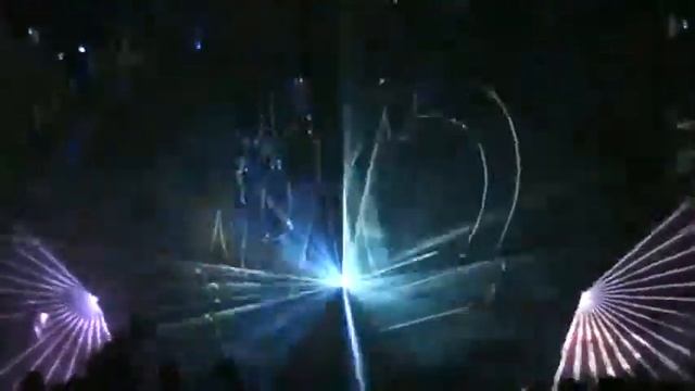 Лазерное шоу Кривые зеркала от DREAM LASER.flv смотреть онлайн