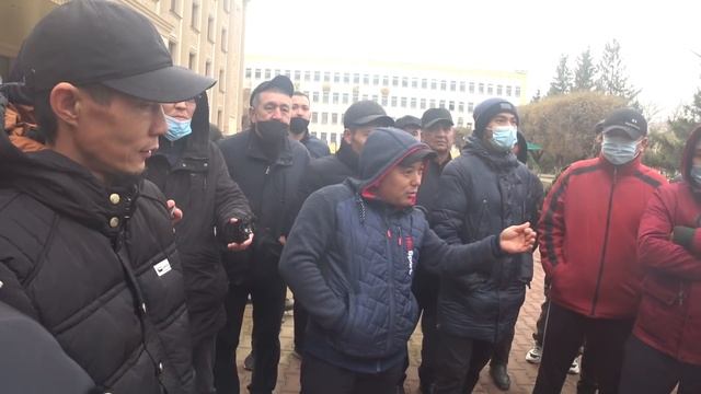 Автовладельцы снова собрались у акимата Уральска смотреть онлайн