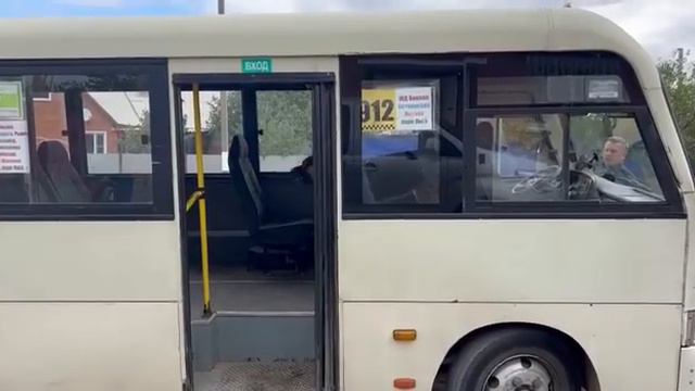 Злая собака захватила автобус и не пускает никого  / The Angry Has Ocuppied A Bus And Doesn't Let I