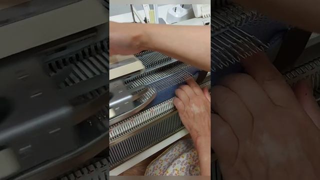 Частичное вязание на машине 5 класса для реглана в поперечном вязании. смотреть онлайн