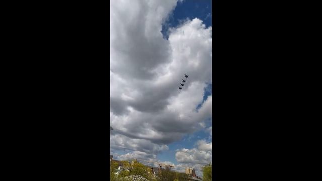 ВКС РФ - тренировка воздушного парада 07.05.2021 (Полёт над Таганкой) смотреть онлайн