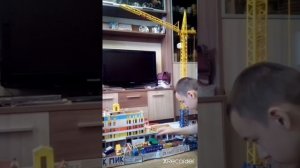 Видео работы моделей башенных кранов на строительстве дома