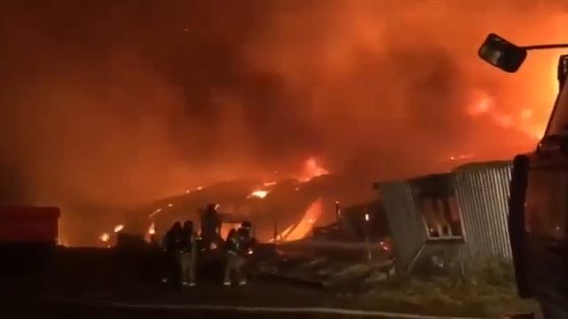 Крупный пожар на мебельном складе, Ульяновск смотреть онлайн