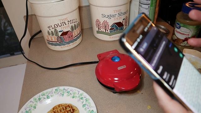 FUNFETTI CAKE WAFFLES | MINI DASH WAFFLE MAKER RECIPE | MyWW???