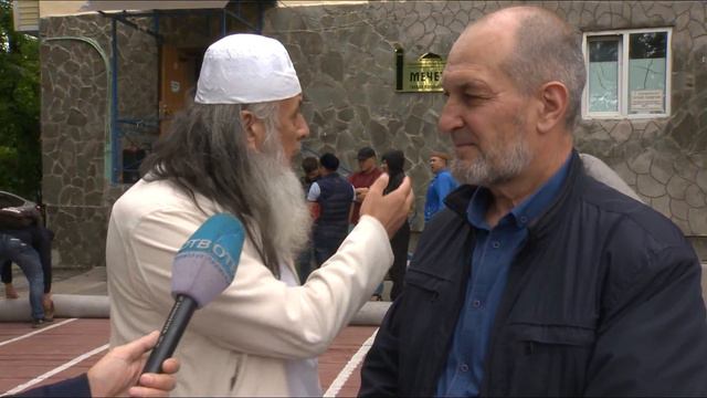 Намаз на улице: мусульмане не могут получить землю под строительство мечети смотреть онлайн