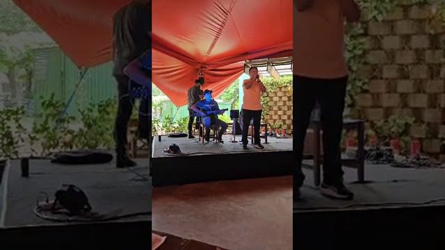 José Miguel Gomes interpretando Unchained Melody em um show na Costelaria Gaucha, em Brasília DF. смотреть онлайн