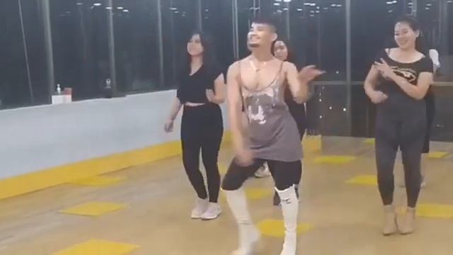 Yuk lemesin lagi #bachata #fithub смотреть онлайн