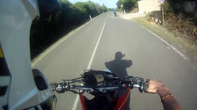 Husqvarna SM 125 HM CRM 50 HM CRM F125 Litoranea Bosa Alghero GOPRO HERO смотреть онлайн