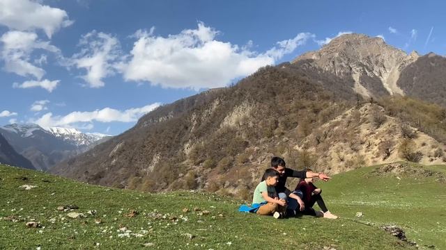 GRANDMA COOKING 167 YEAR OLD DISH! MAKING RED STRAWBERRY JAM AND CAKE! RELAXING COUNTRYSIDE LIVING