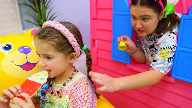 Ruby and Bonnie Pretends to Play in the Hotel смотреть онлайн