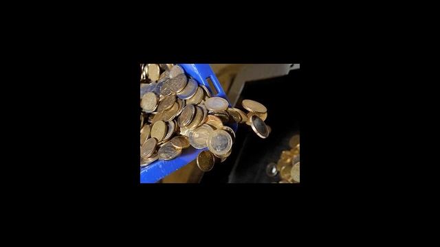 Как обменять мелочь на бумажные деньги смотреть онлайн