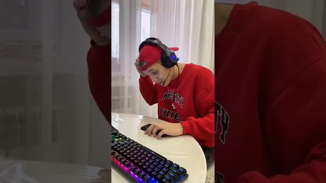 КОГДА ВЗЯЛ ЗАКРУТКИ У РОДИТЕЛЕЙ смотреть онлайн