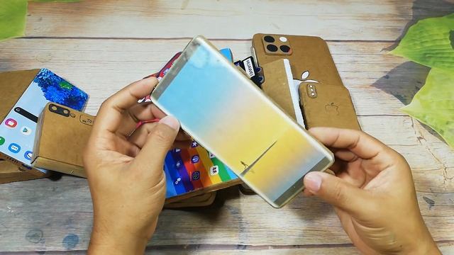 CARDBOARD PHONE COLLECTION смотреть онлайн