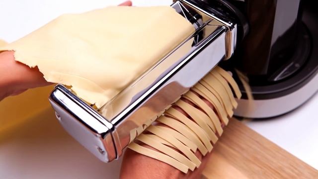 Кухонная машина Moulinex Masterchef Gourmet QA613. Насадка для пасты "Феттучине" смотреть онлайн
