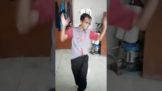 Heboh cleaning service berbakat joget India Lues bngt смотреть онлайн