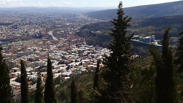 Вид на город с горы Мтацминда смотреть онлайн