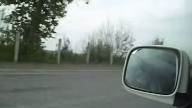 дорога, забор, машина смотреть онлайн