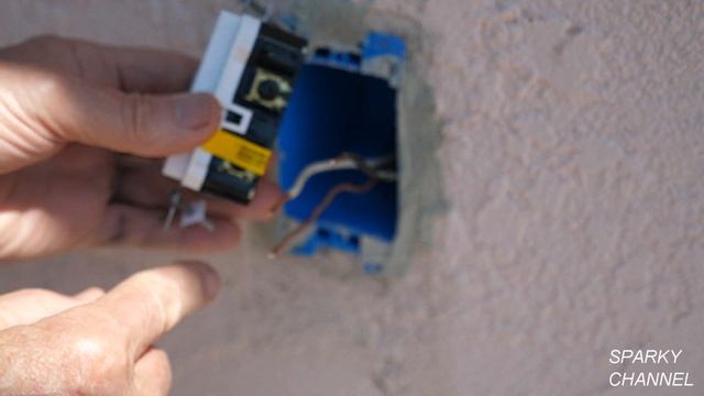 Exterior GFCI Replacement With 20A Weather Resistant Outlet смотреть онлайн