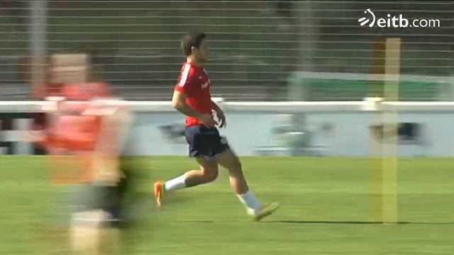 Erik Morán: 'Valverde me pide que juegue más cerca del área' смотреть онлайн