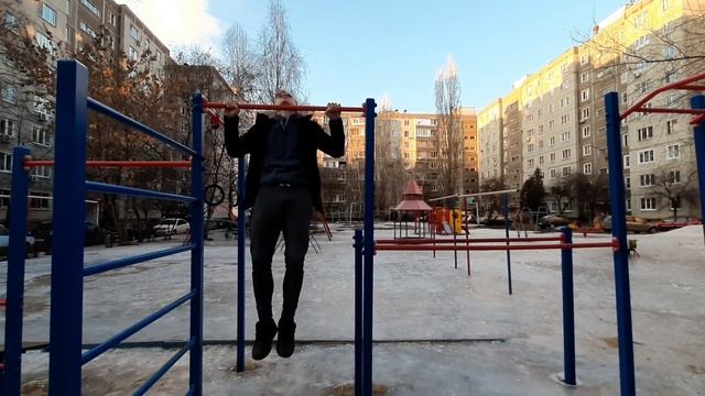 Турник как Прекрасная традиция для развития тела, отжимания, подтягивания смотреть онлайн