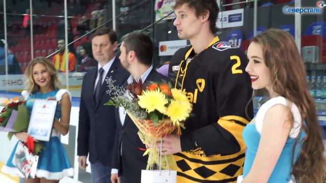11.01.2016. Защитник Вадим Кудако принимает поздравление с бронзой МЧМ-2017. смотреть онлайн