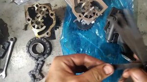 Сравнение старого и нового масляного насоса. Зазоры и износ масляного насоса и привода маслонасоса.