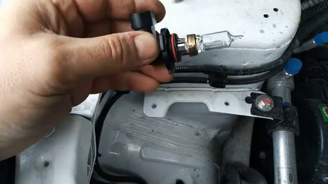 Замена ламп в фарах головного света CHERY TIGGO 4.