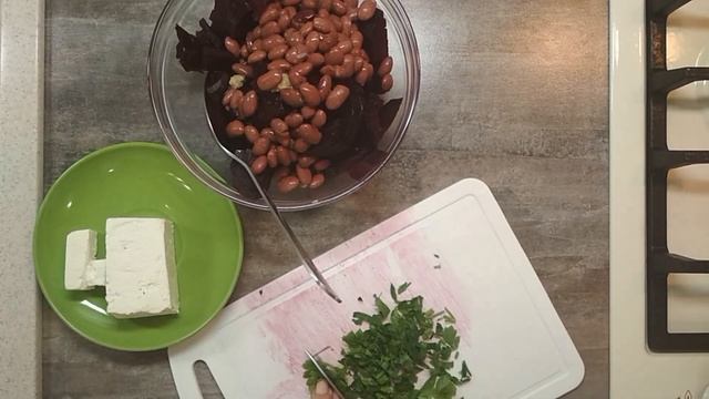 Салат из свеклы с брынзой / Рецепт салата из свеклы и брынзы / Вкусный салат смотреть онлайн