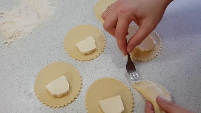 PASTEL.ЧУДО ТЕСТО ИЗ ТРЁХ ИНГРЕДИЕНТОВ. БРАЗИЛЬСКИЙ РЕЦЕПТ. ИЛИ МИНИ ЧЕБУРЕКИ. смотреть онлайн