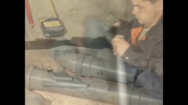 Как соединить и правильно собрать канализацию из ПВХ труб. смотреть онлайн