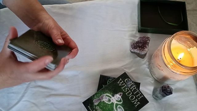 Unboxing of "Earth Wisdom" Oracle deck смотреть онлайн