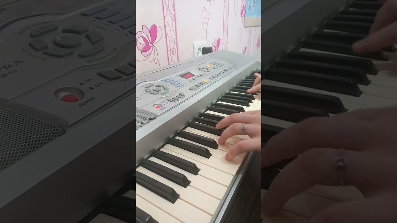 Королёк-птичка певчая/Скоро на канале!/В конце посторонние звуки..кролик начал пить воду смотреть онлайн