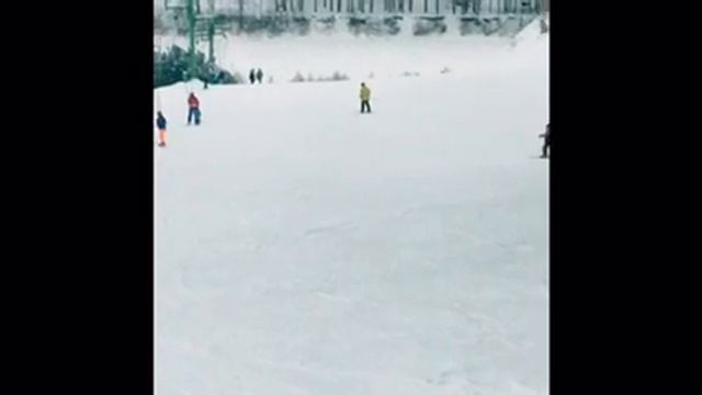 Первое занятие на горе у Ани ( горные лыжи). Декабрь 2016 смотреть онлайн